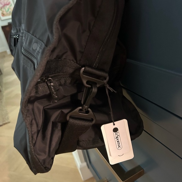 LeSportSac Large Weekender Black - NWT - Duffle - Picture 3 of 3
